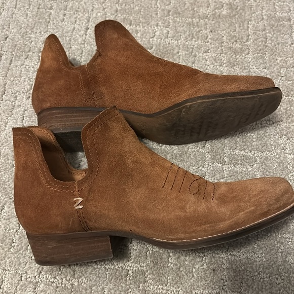 Zodiac Booties - Picture 2 of 3